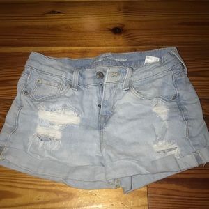 Old navy light wash Jean shorts!